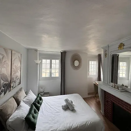 In Near Plantagenet Vila